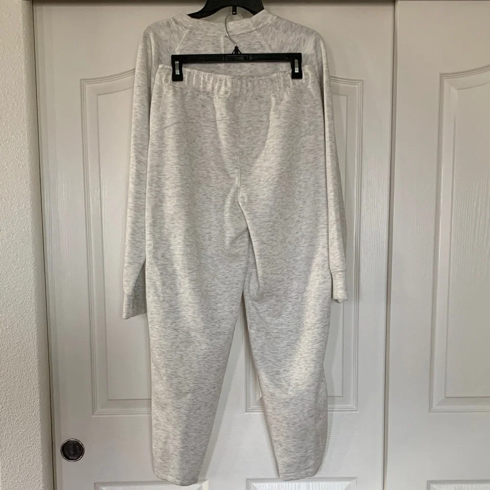 NWT Mixed Size 2pc Thrive Gray L Sweatshirt and M Sweatpants Athleisure Set - Picture 2 of 15